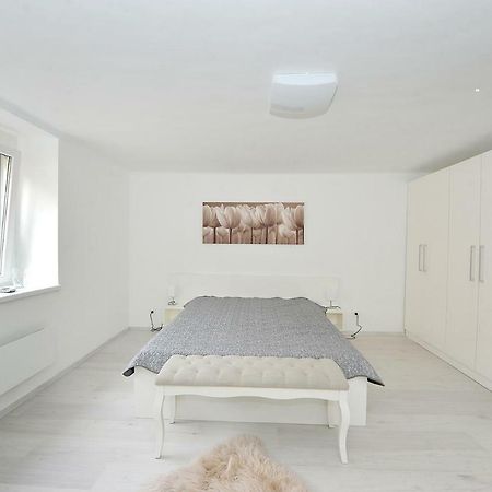 Pure Apartman Pécs Buitenkant foto