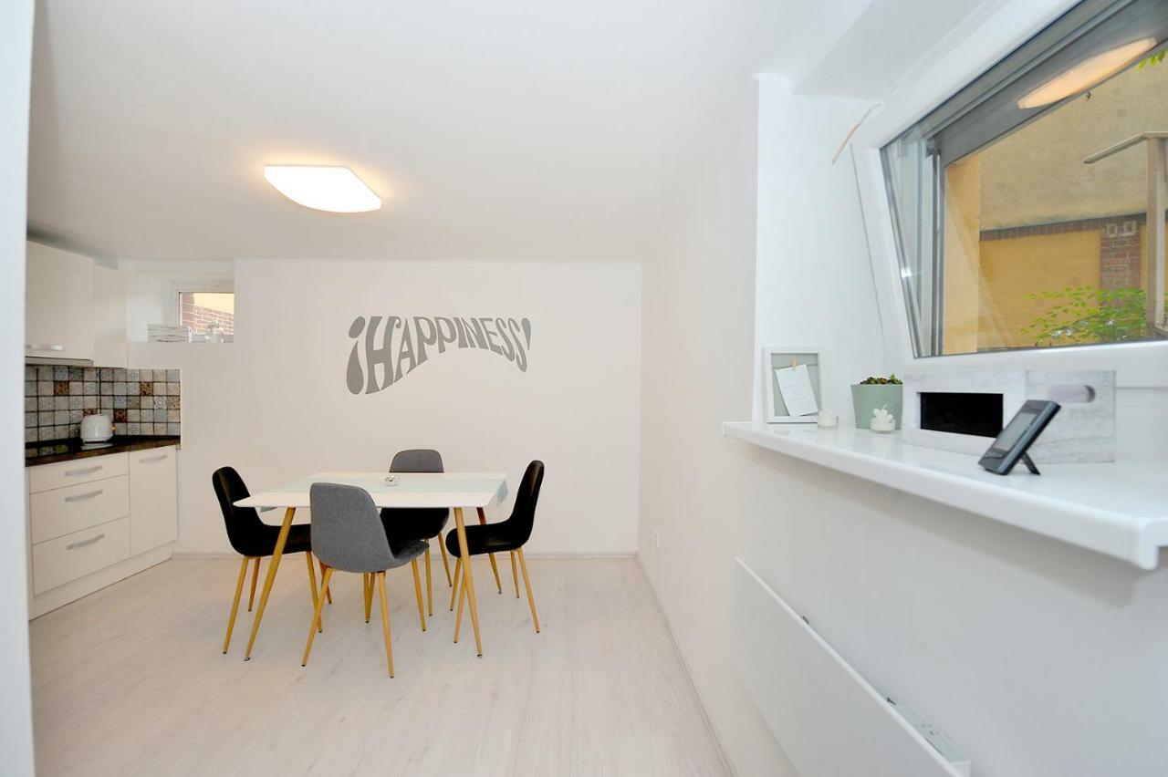 Pure Apartman Pécs Buitenkant foto