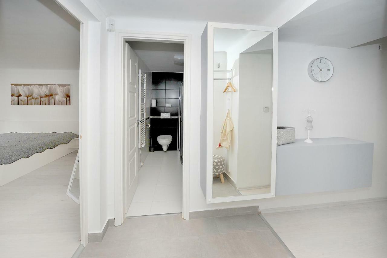 Pure Apartman Pécs Buitenkant foto