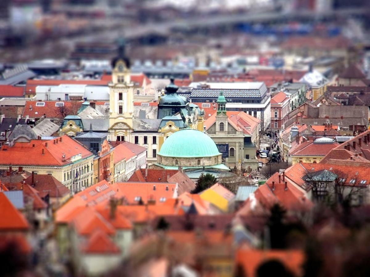 Pure Apartman Pécs Buitenkant foto