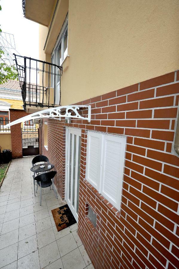 Pure Apartman Pécs Buitenkant foto