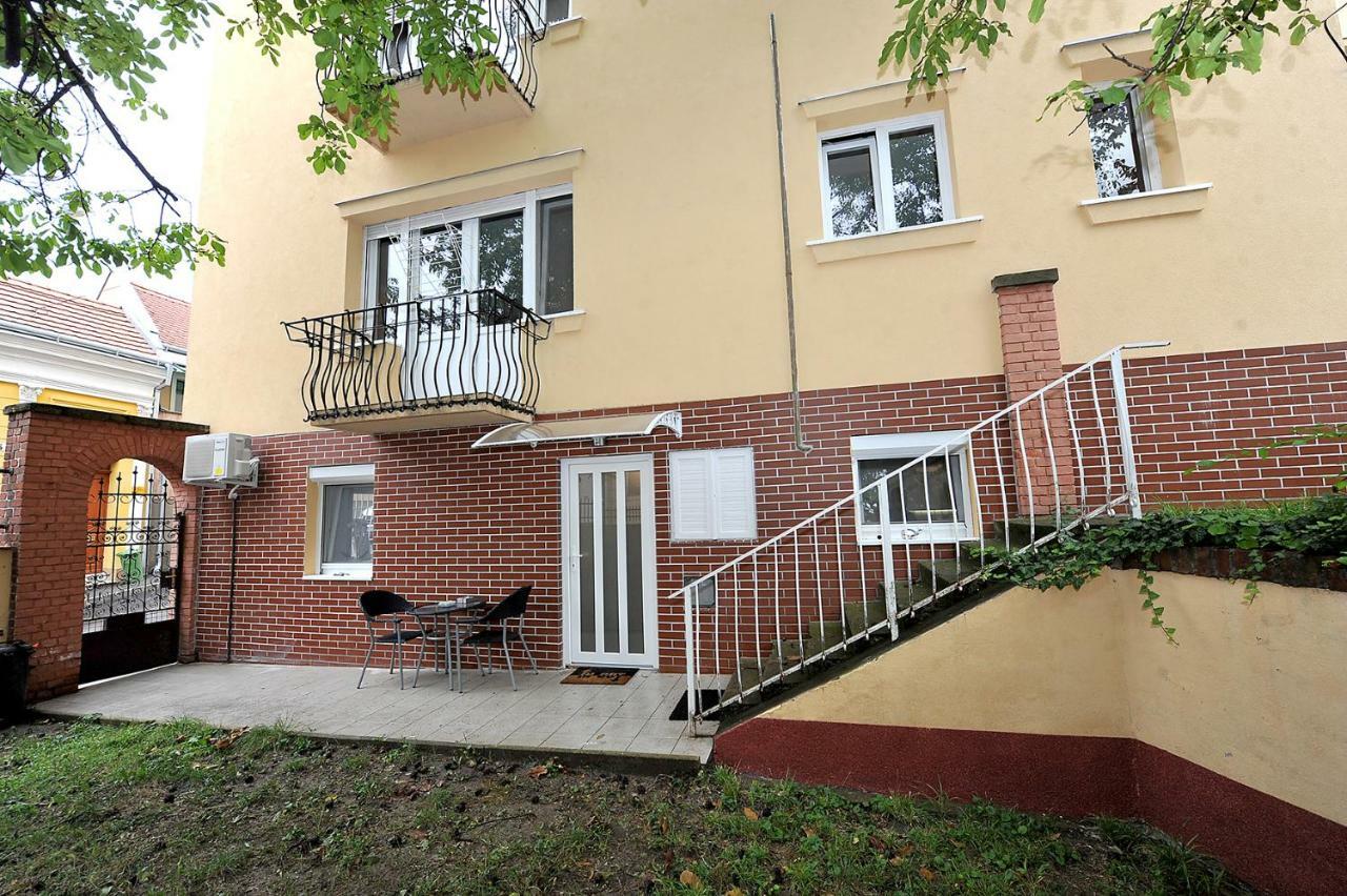 Pure Apartman Pécs Buitenkant foto